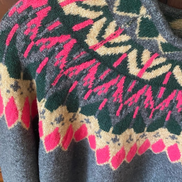 Colorful gorgeous sweater-new. - Picture 4 of 4